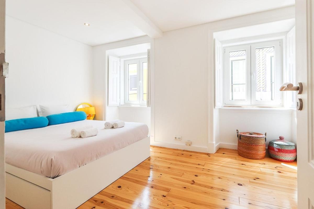 Campo De Ourique Modern Bright With Office Apartment Lisbon