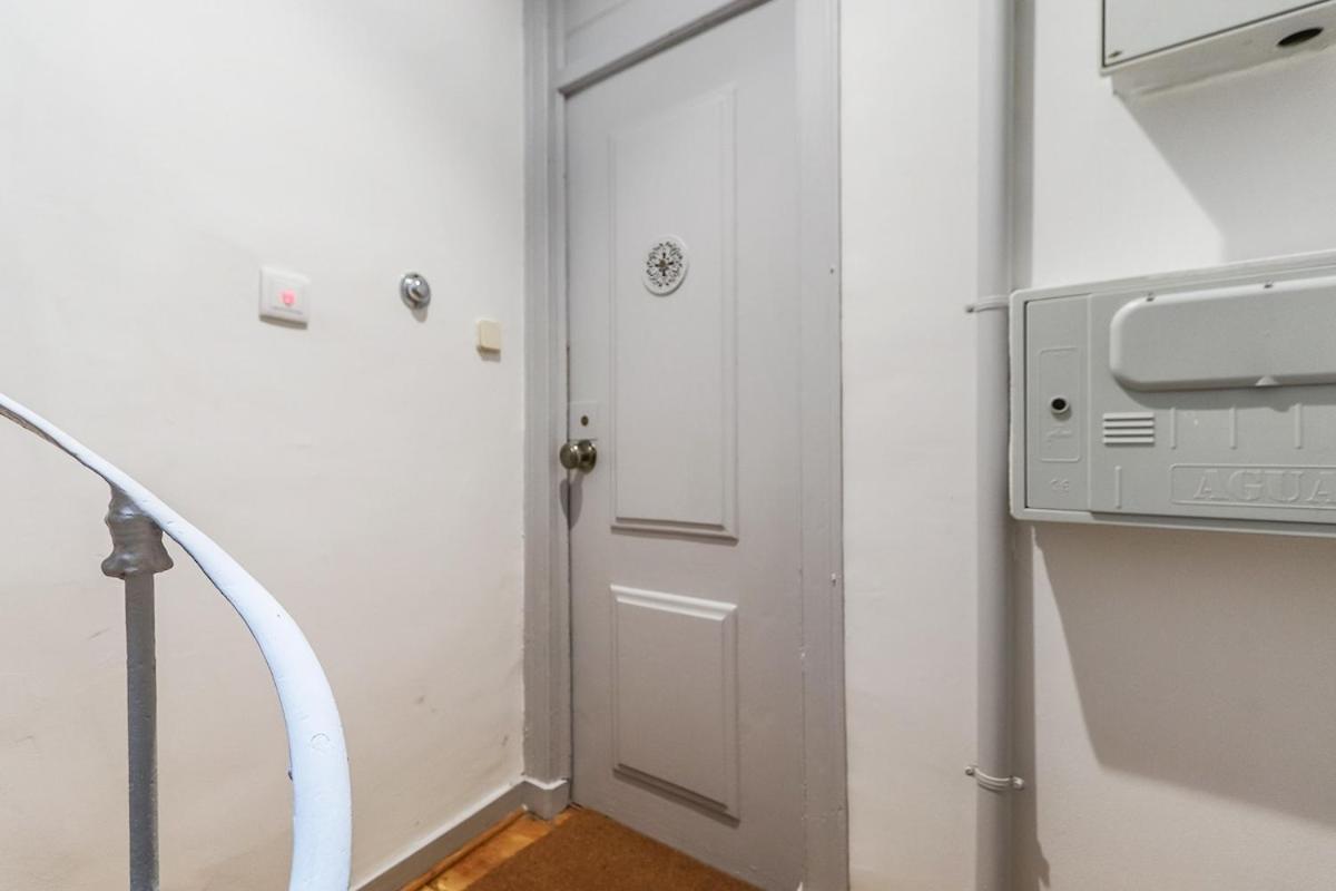 Apartment Campo De Ourique Modern Bright With Office